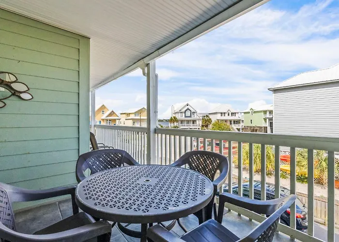 Lagoon Landing 106